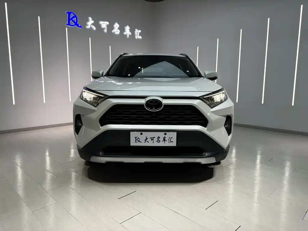 Toyota RAV4 2021 — фото 2