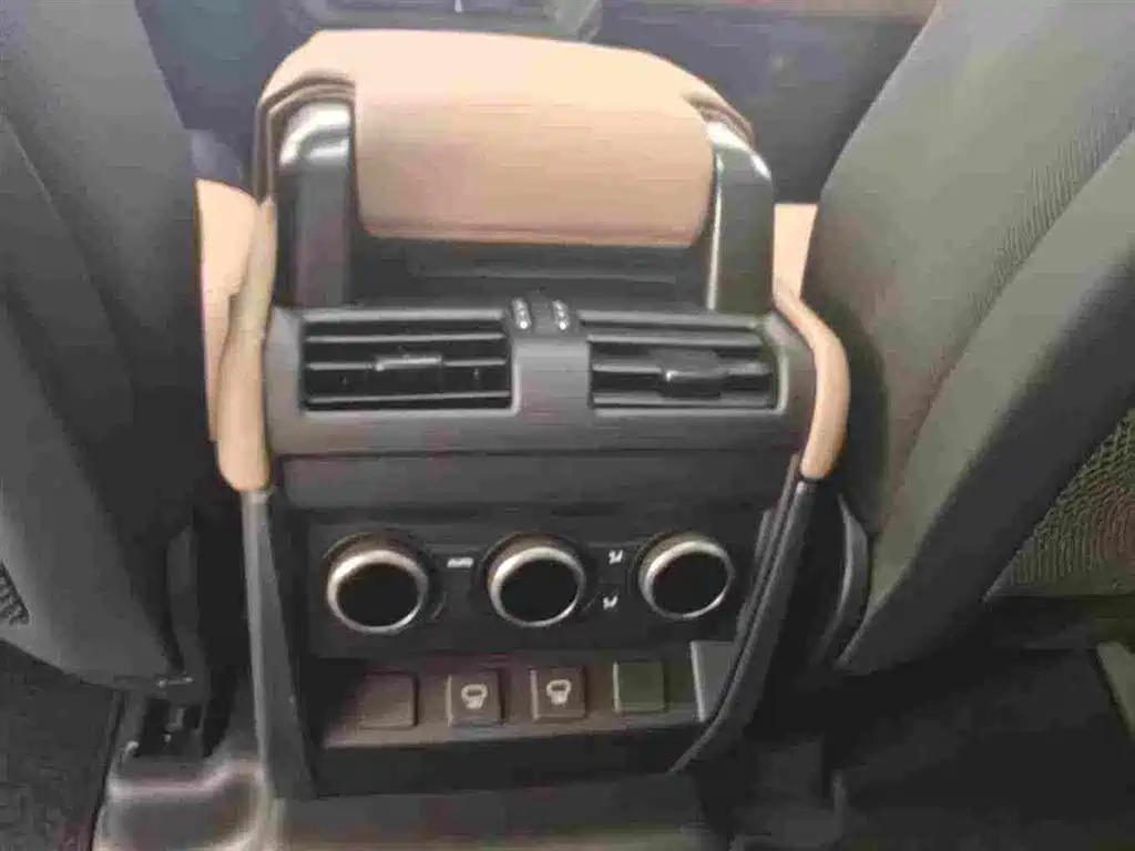 Land Rover Defender 2026 — фото 13