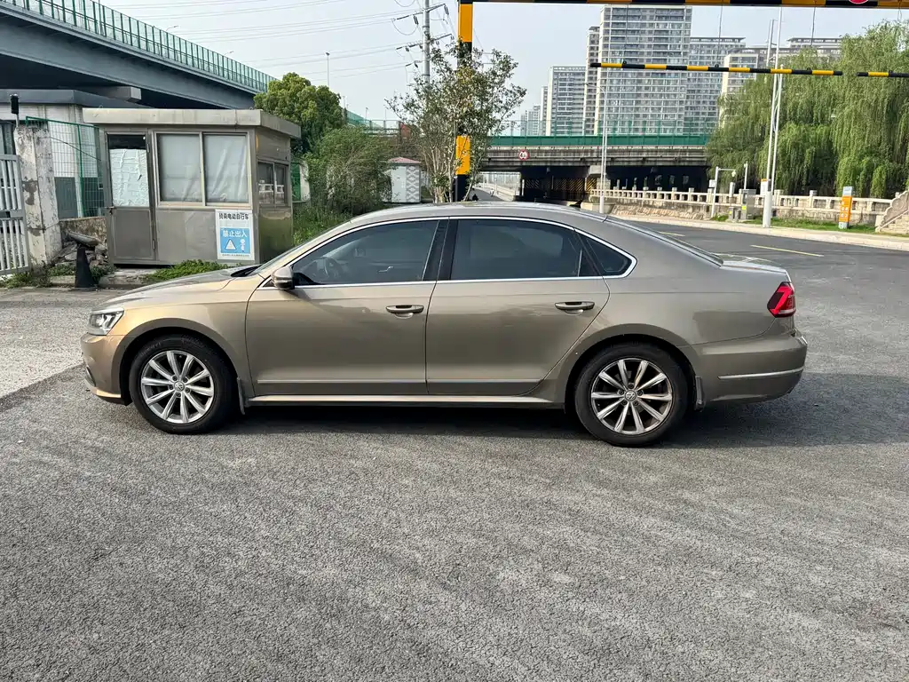 Volkswagen Passat 2016 — фото 13