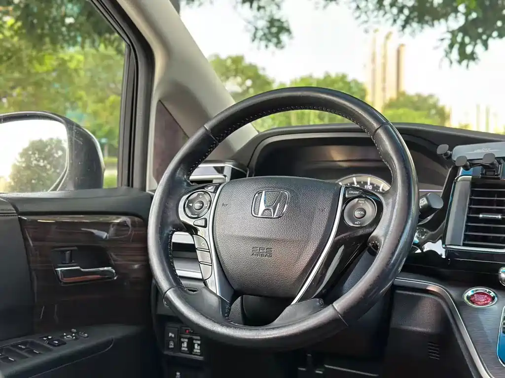 Honda Elysion 2016 — фото 11