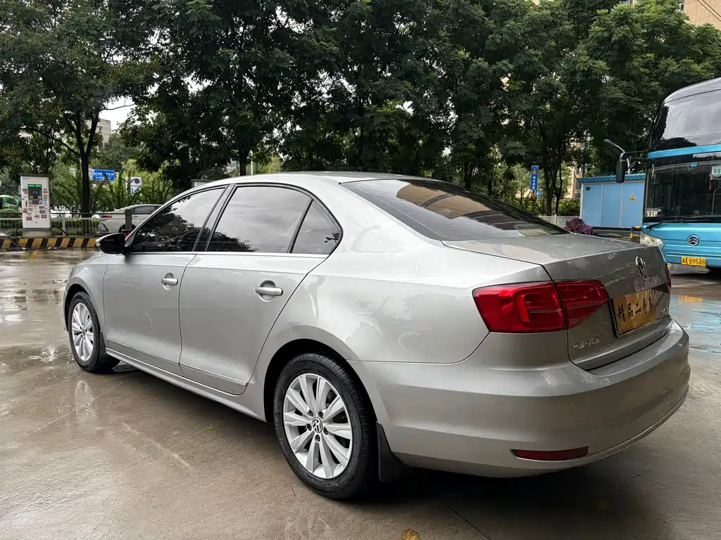 Volkswagen Sagitar 2016