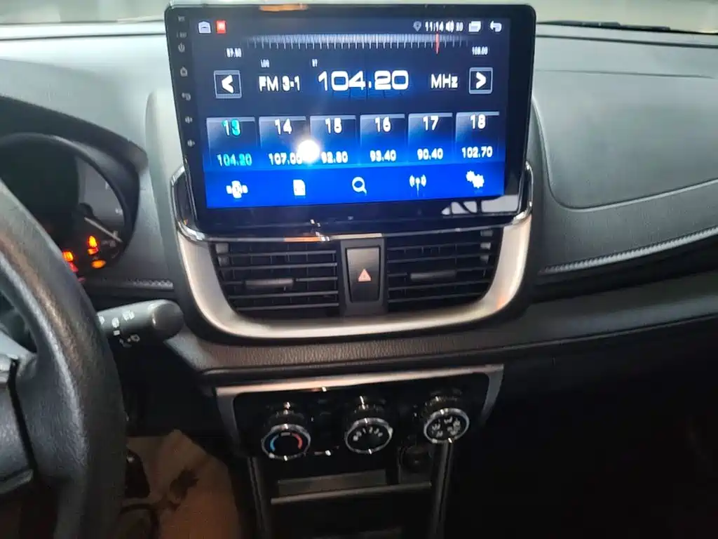 Toyota Yaris L 2020 — фото 13