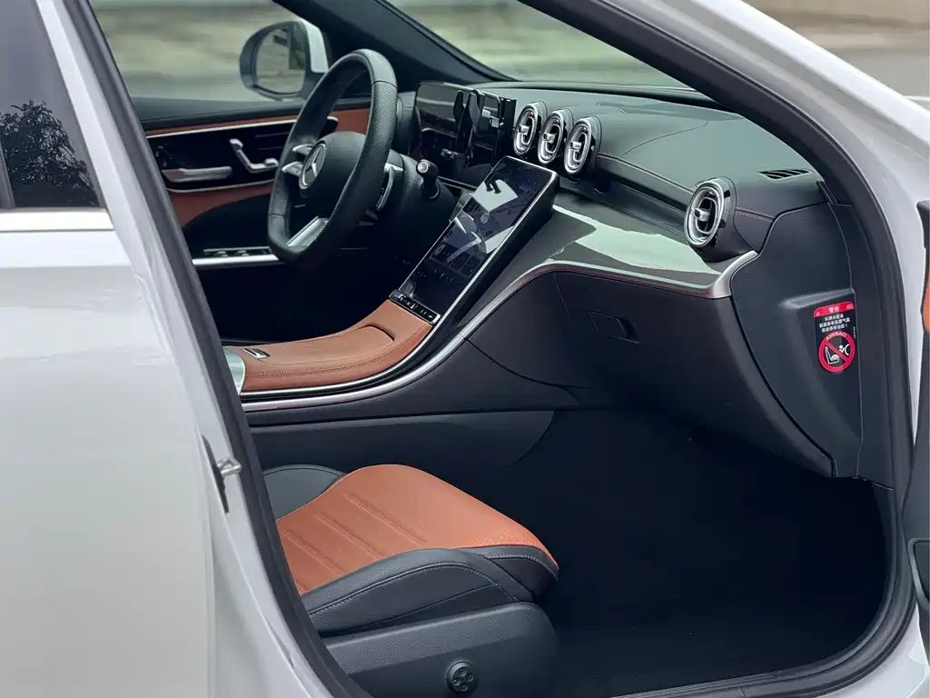 Mercedes-Benz C-Class 2024 — фото 16