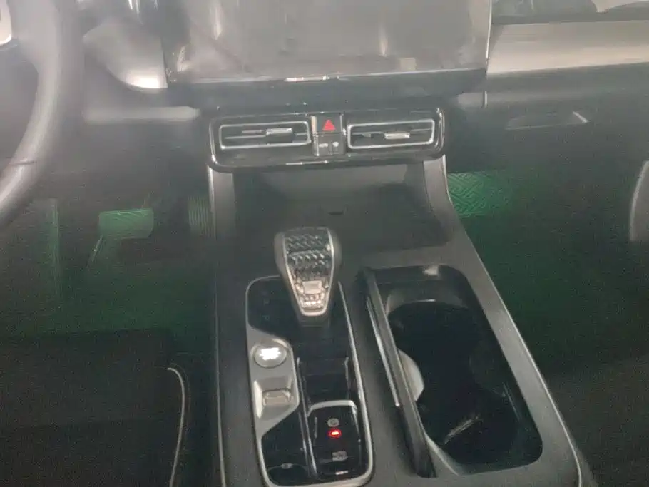 GAC Trumpchi GS8 2024 — фото 16