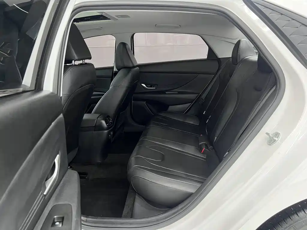 Hyundai Elantra 2024 — фото 13
