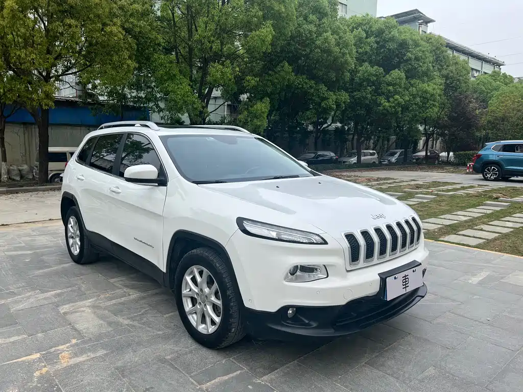Jeep Cherokee 2017 — фото 3