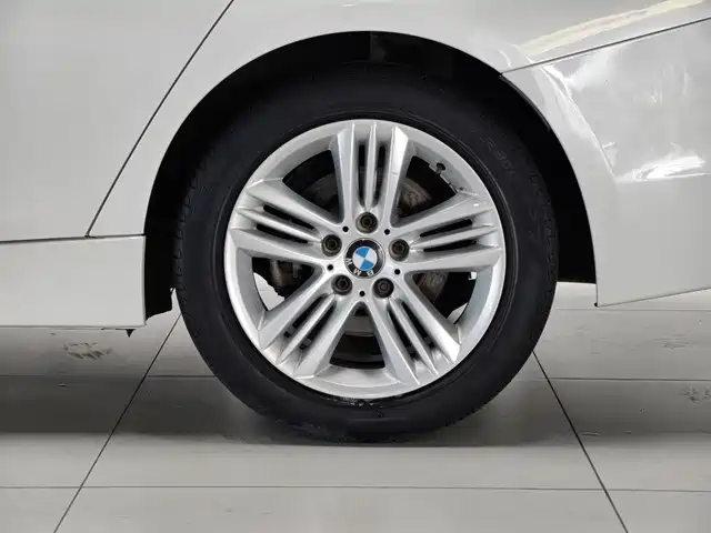 BMW 3 Series 2017 — фото 13