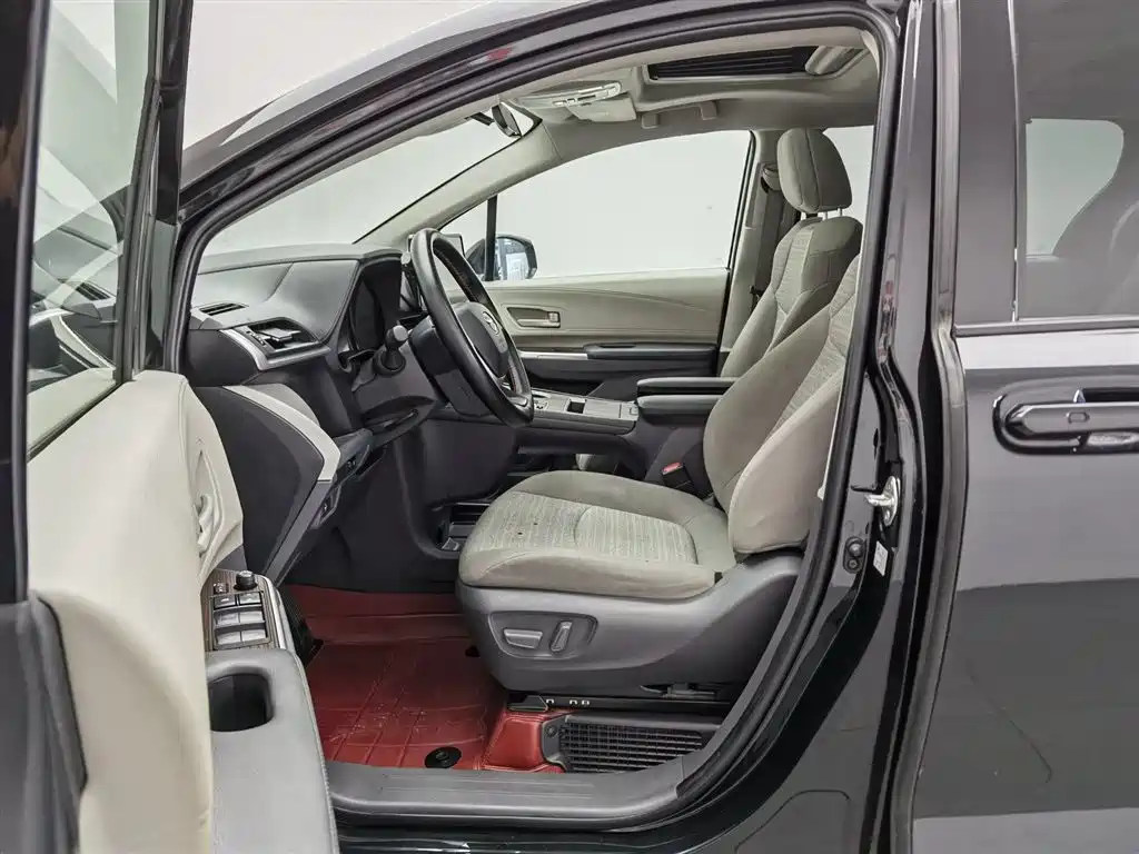 Toyota Sienna 2023 — фото 10