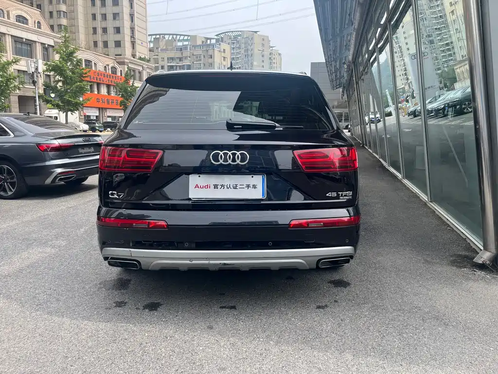 Audi Q7 2018 — фото 9