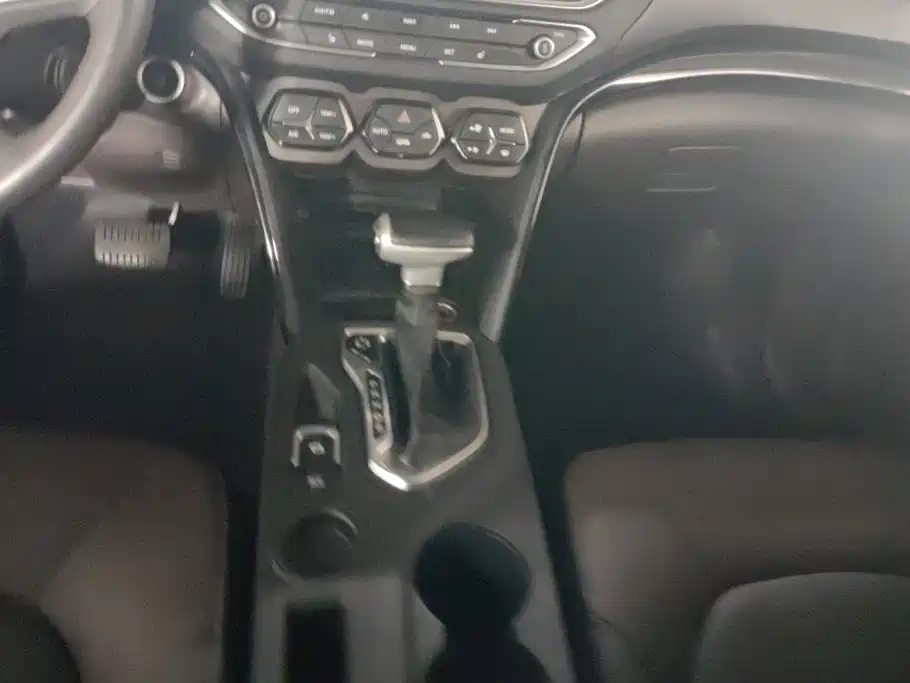 GAC Trumpchi GS4 2017 — фото 16