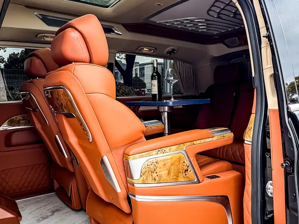 Mercedes-Benz V-Class 2023 — фото 12