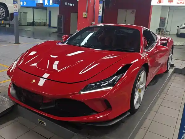Ferrari F8 2022