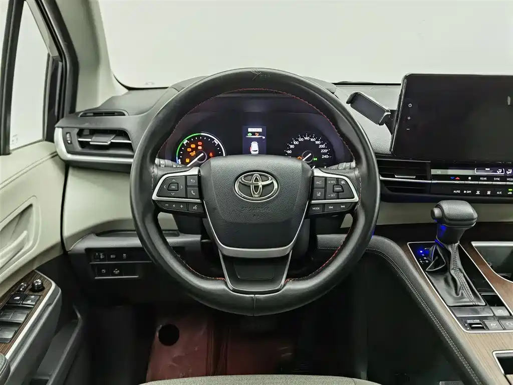 Toyota Sienna 2023 — фото 11