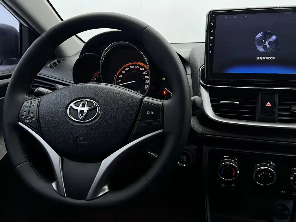 Toyota Yaris L 2022 — фото 12