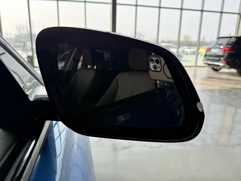 BMW 3 Series 2018 — фото 20