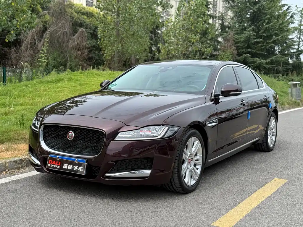 Jaguar XFL 2018 — фото 1