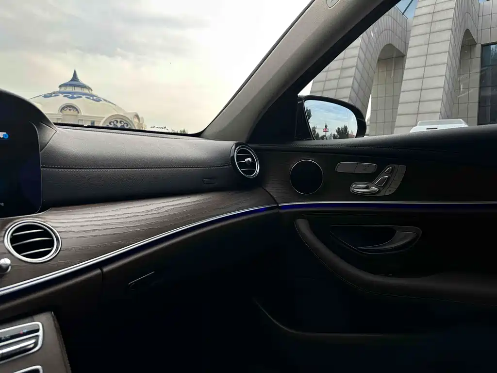 Mercedes-Benz E-Class 2021 — фото 13