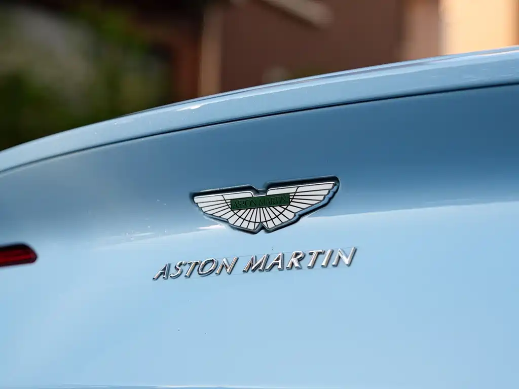 Aston Martin DB11 2021 — фото 3