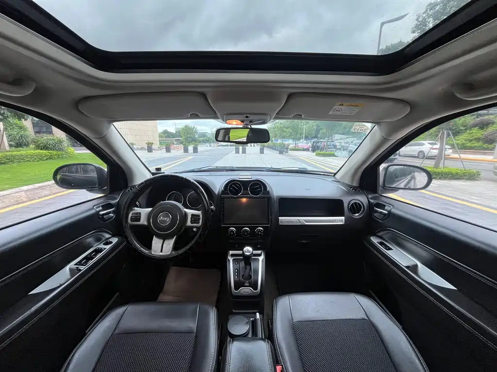 Jeep Compass 2015 — фото 10