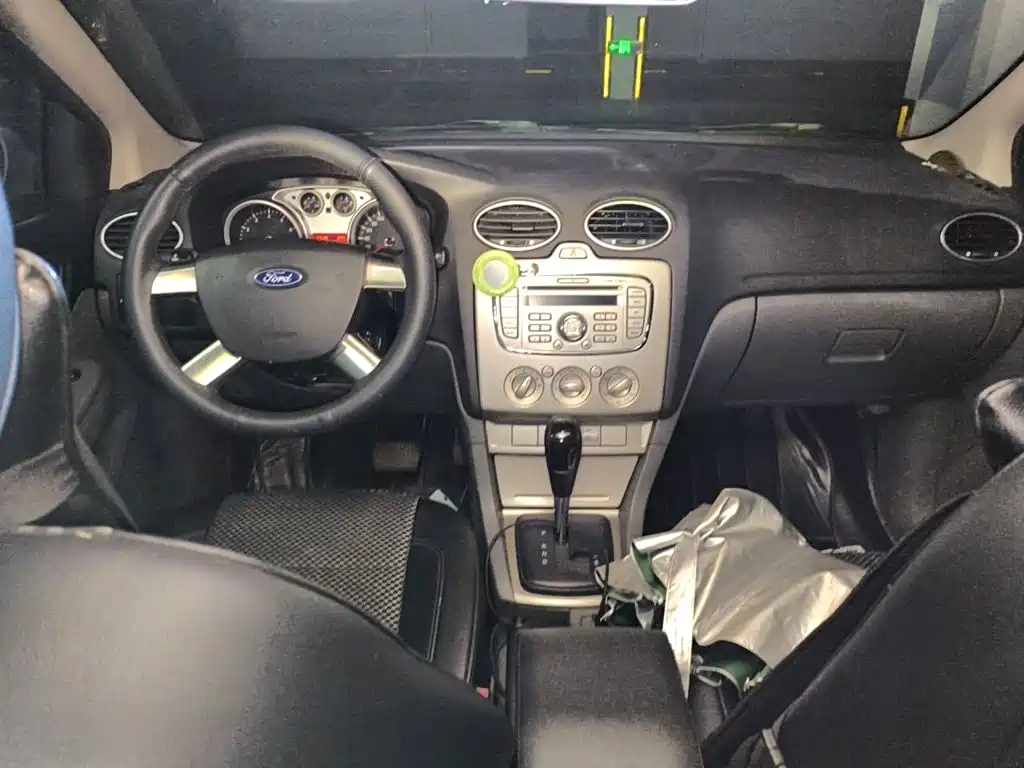Ford Focus 2015 — фото 13