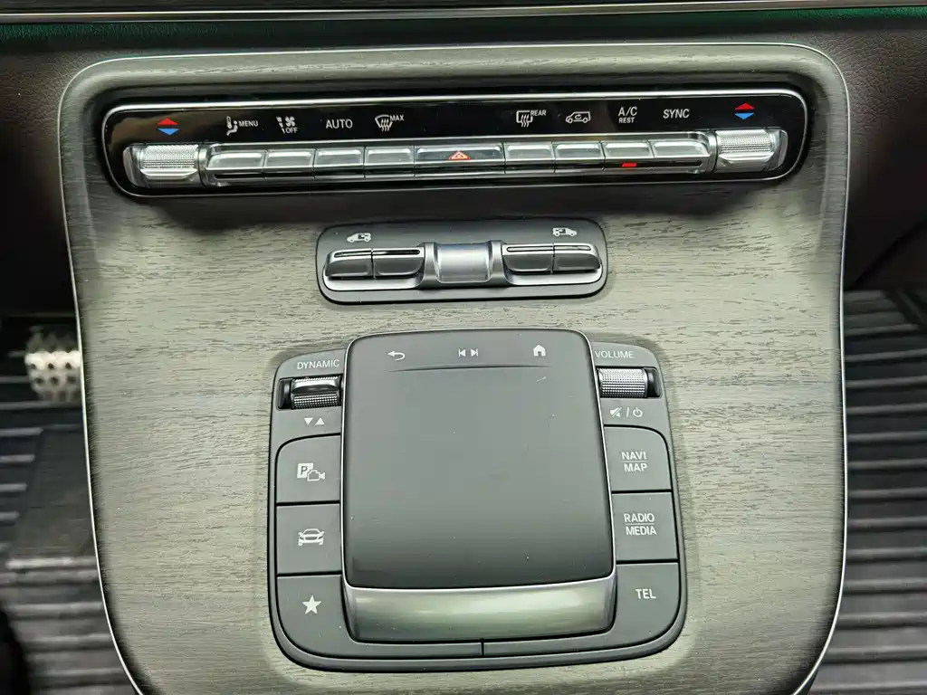 Mercedes-Benz V-Class 2024 — фото 13
