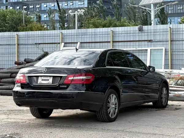 Mercedes-Benz E-Class 2012