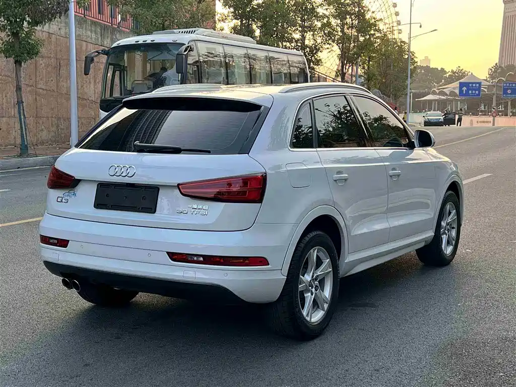 Audi Q3 2019 — фото 6