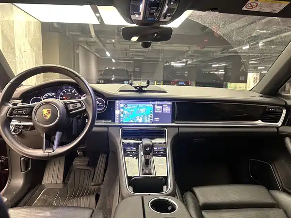 Porsche Panamera 2021