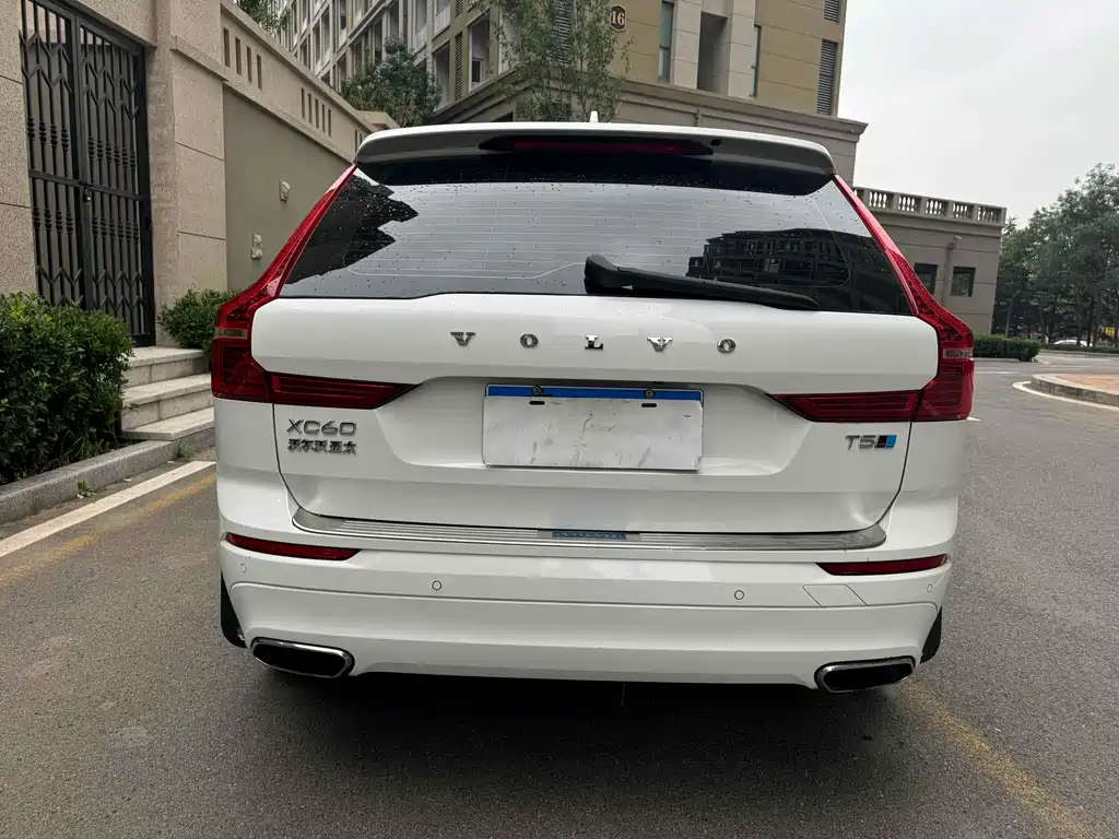 Volvo XC60 2018 — фото 11