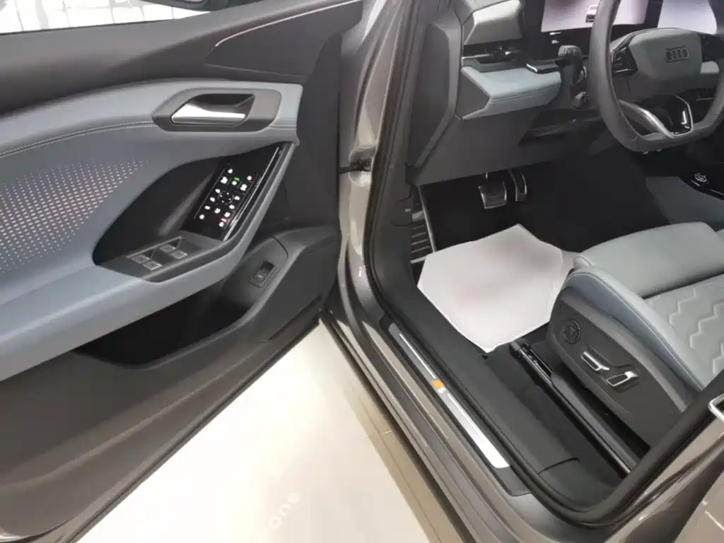 Audi Q6L e-tron 2025 — фото 16