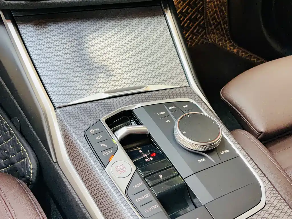 BMW 3 Series 2025 — фото 12