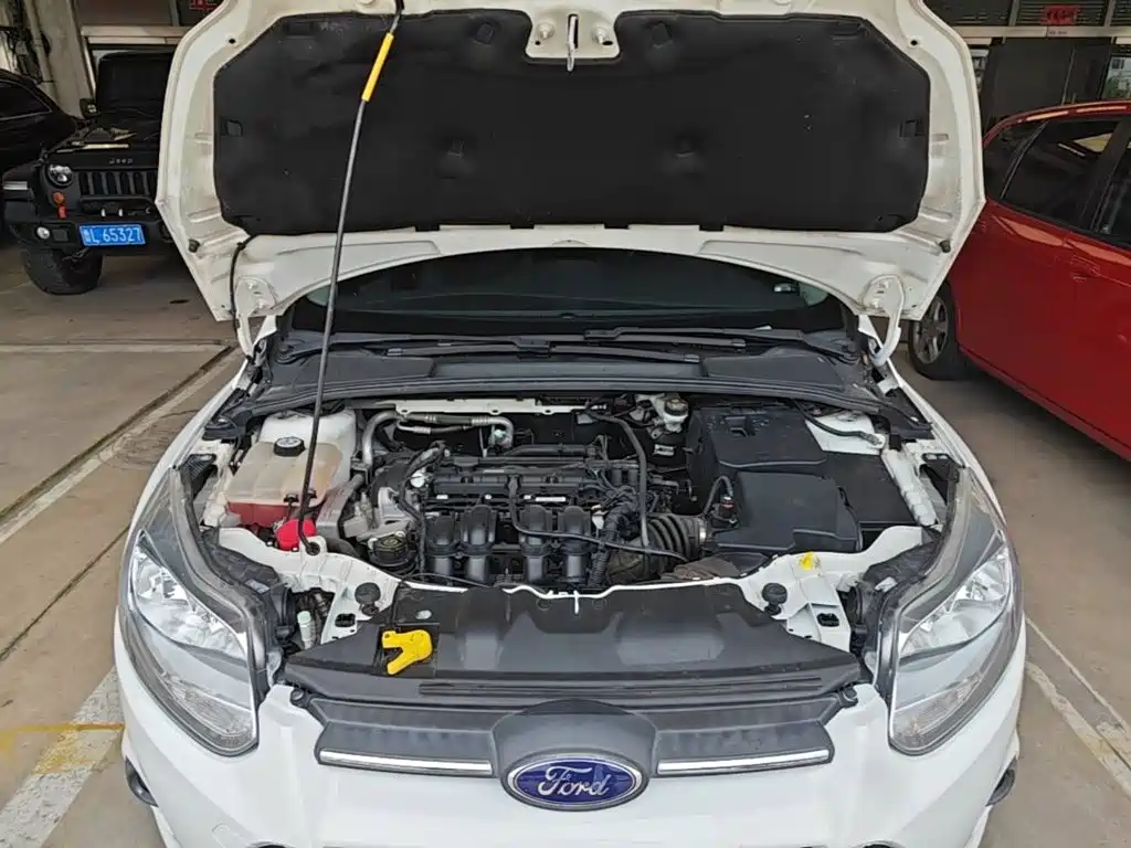 Ford Focus 2015 — фото 20