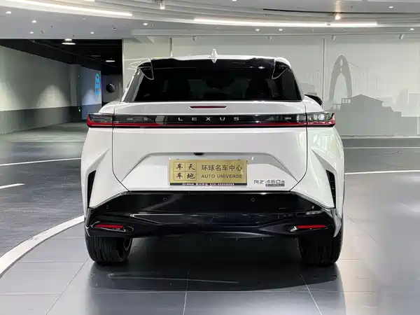 Lexus RZ 2023