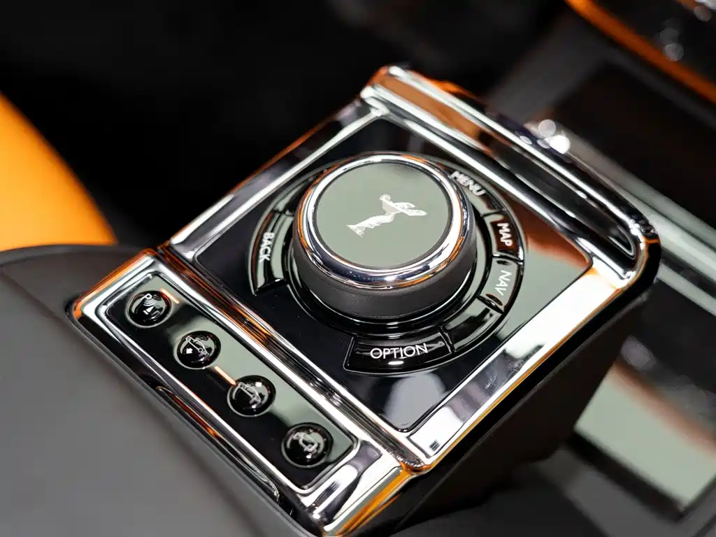 Rolls-Royce Phantom 2022 — фото 23