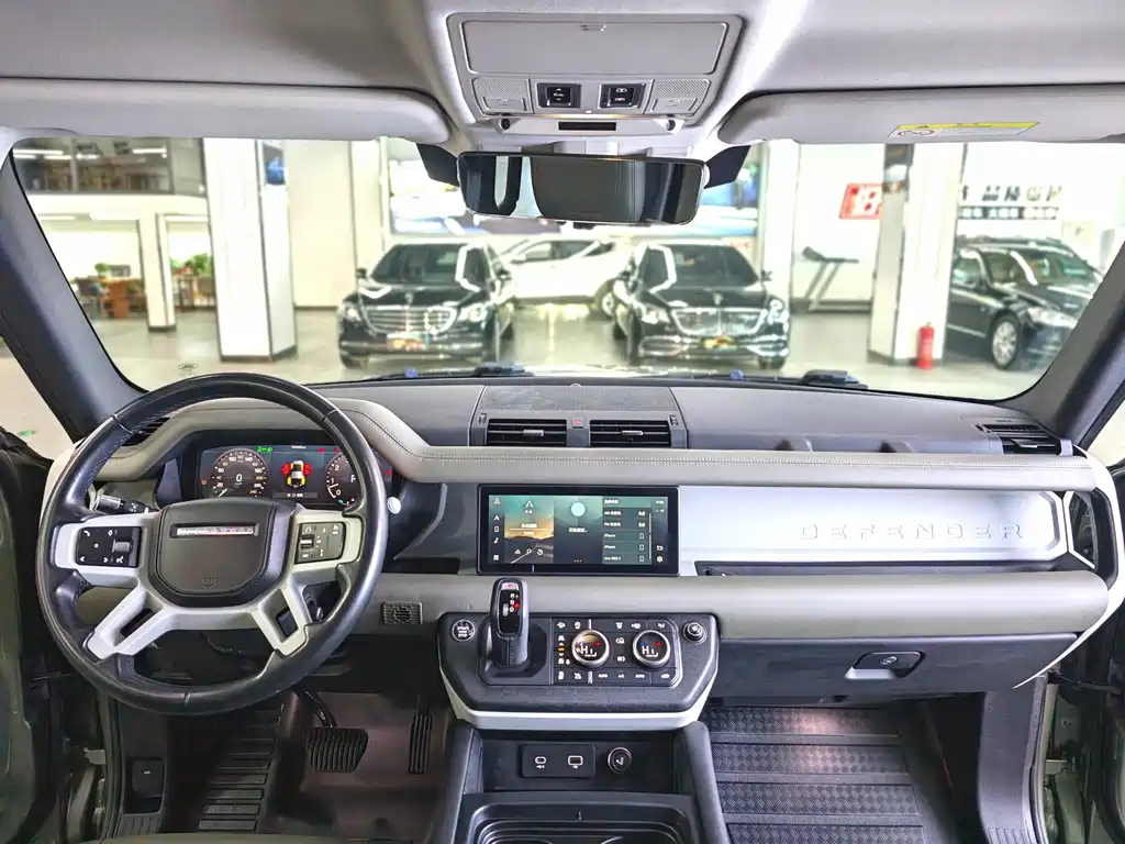 Land Rover Defender 2020 — фото 11