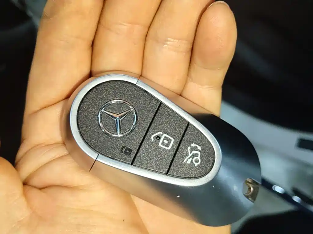 Mercedes-Benz C-Class 2025 — фото 9