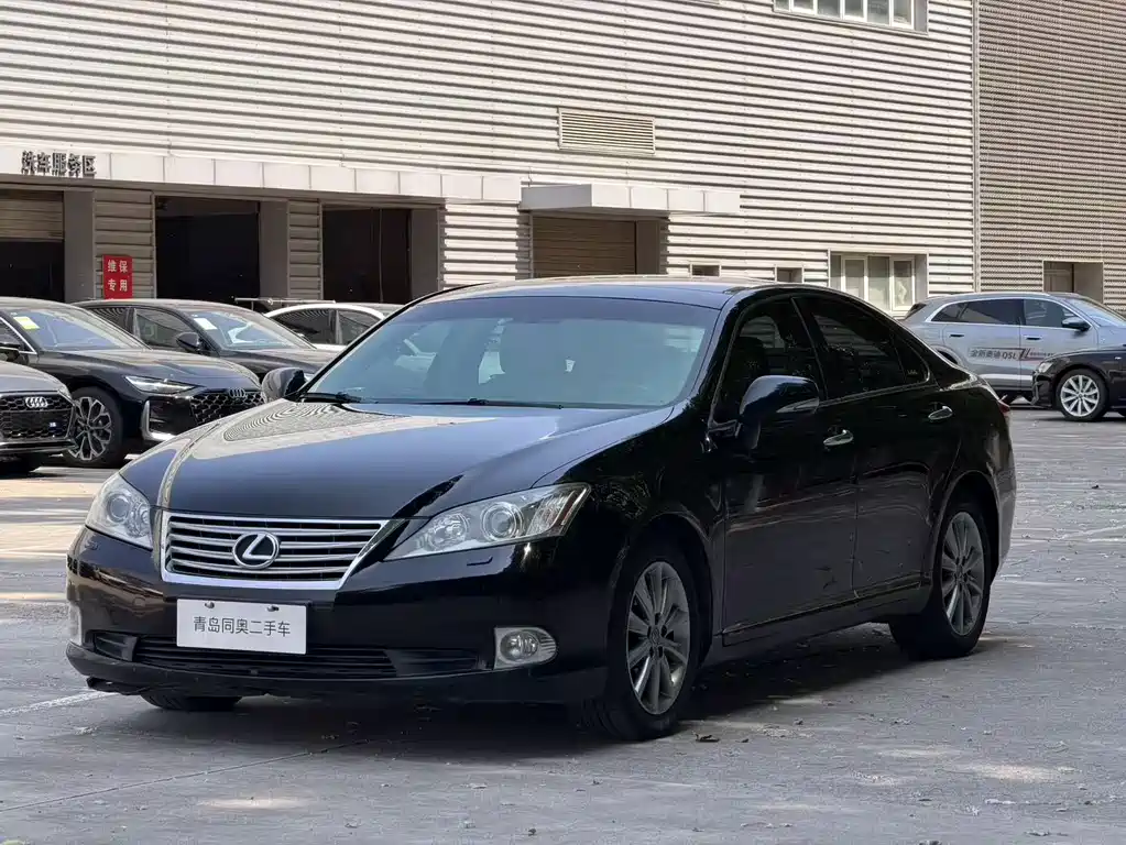 Lexus ES 2011 — фото 1