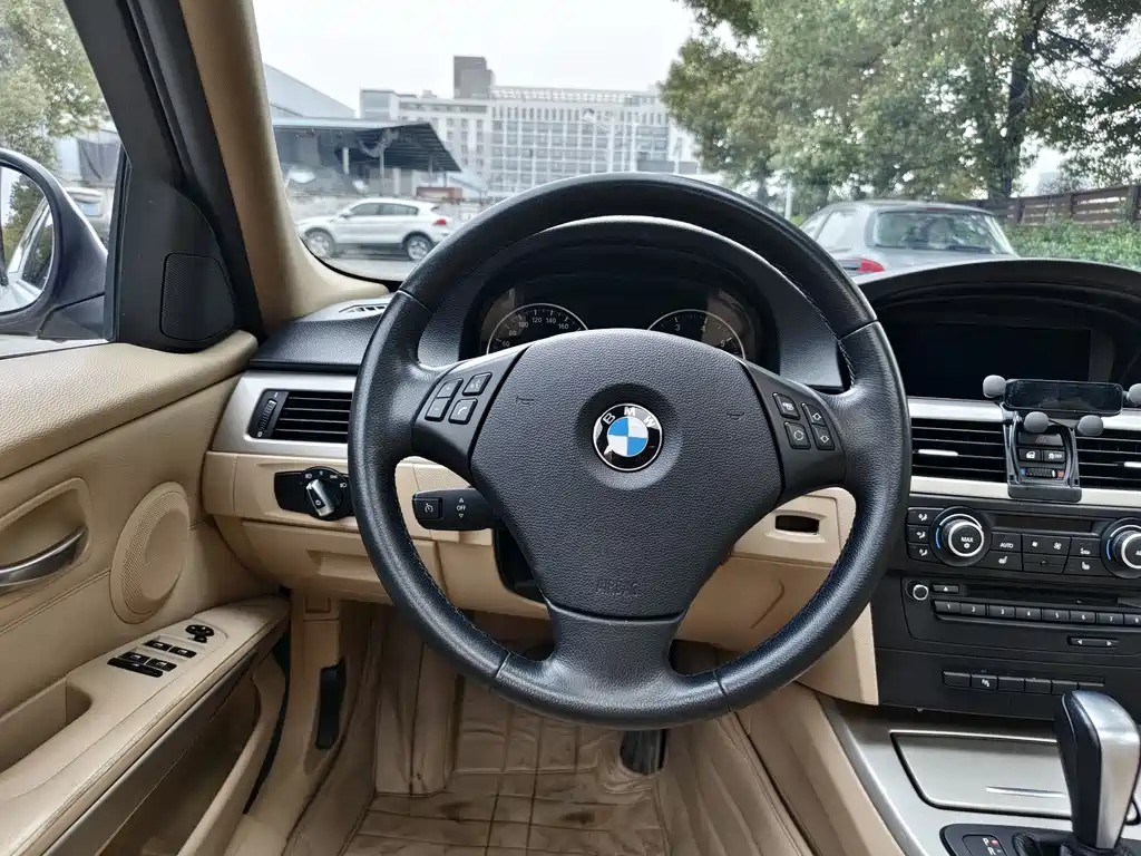 BMW 3 Series 2011 — фото 11