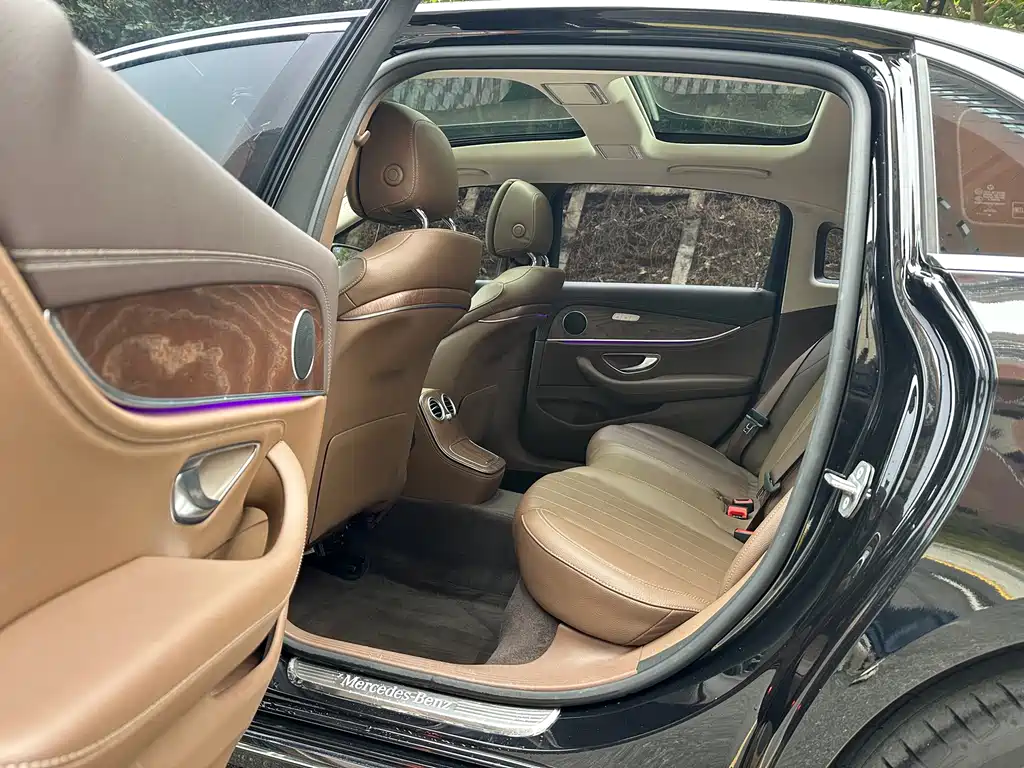 Mercedes-Benz E-Class 2023 — фото 13