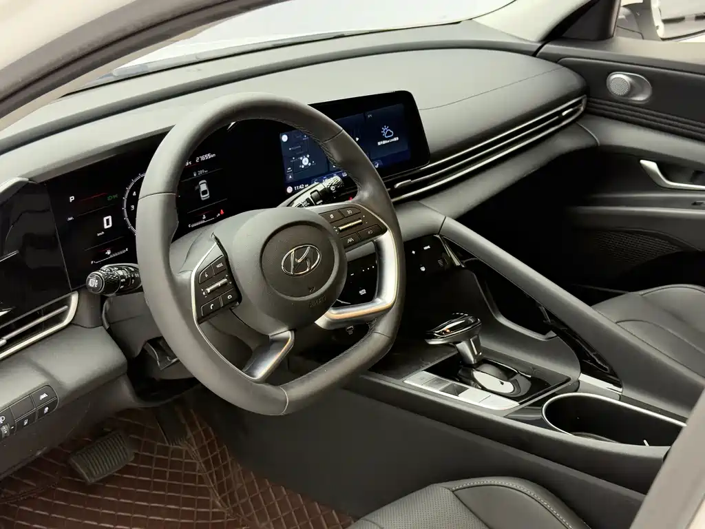 Hyundai Elantra 2022 — фото 17