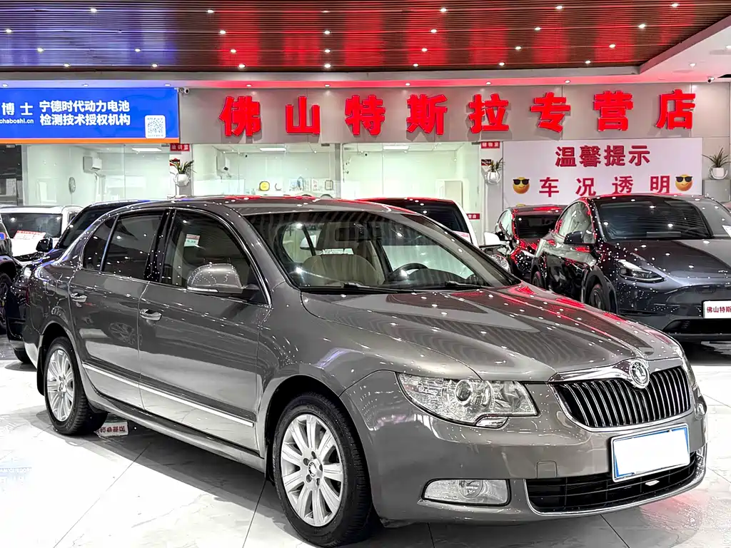 Skoda Superb 2012 — фото 2