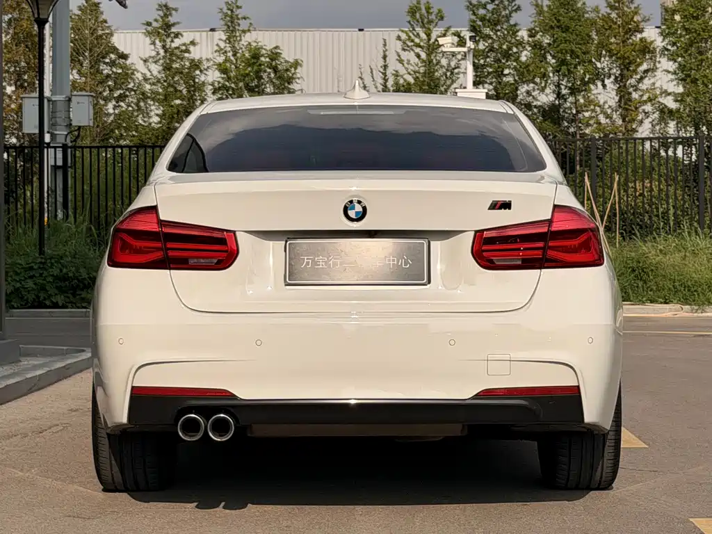 BMW 3 Series 2018 — фото 21