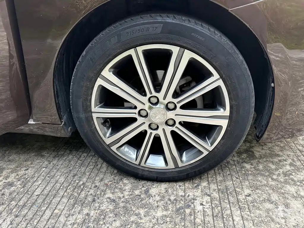 Peugeot 408 2015 — фото 17