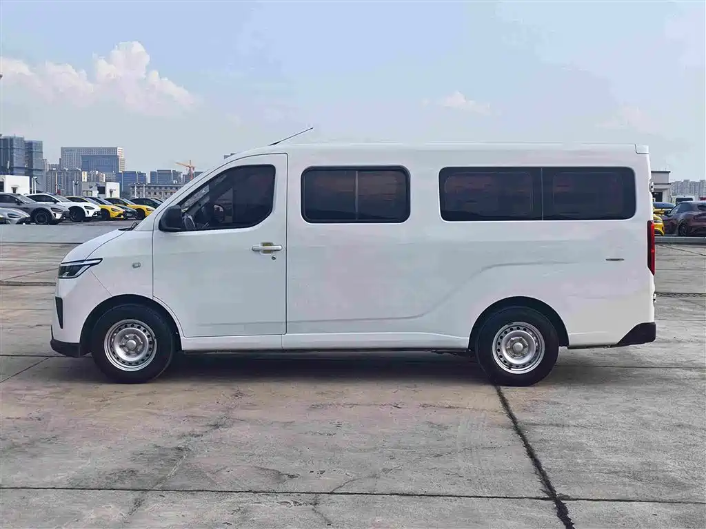 Wuling Yangguang 2025