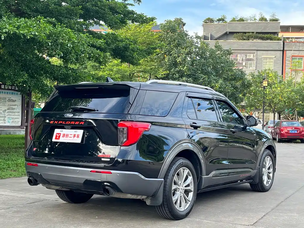 Ford Explorer 2022 — фото 11