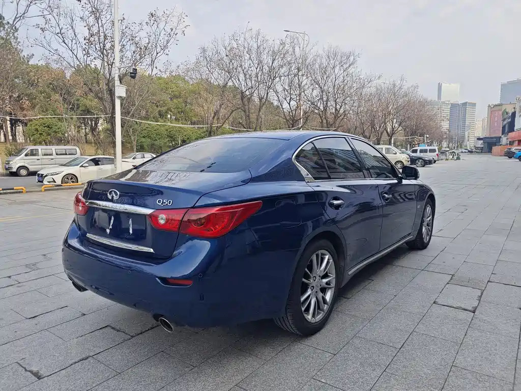 Infiniti Q50L 2017 — фото 11
