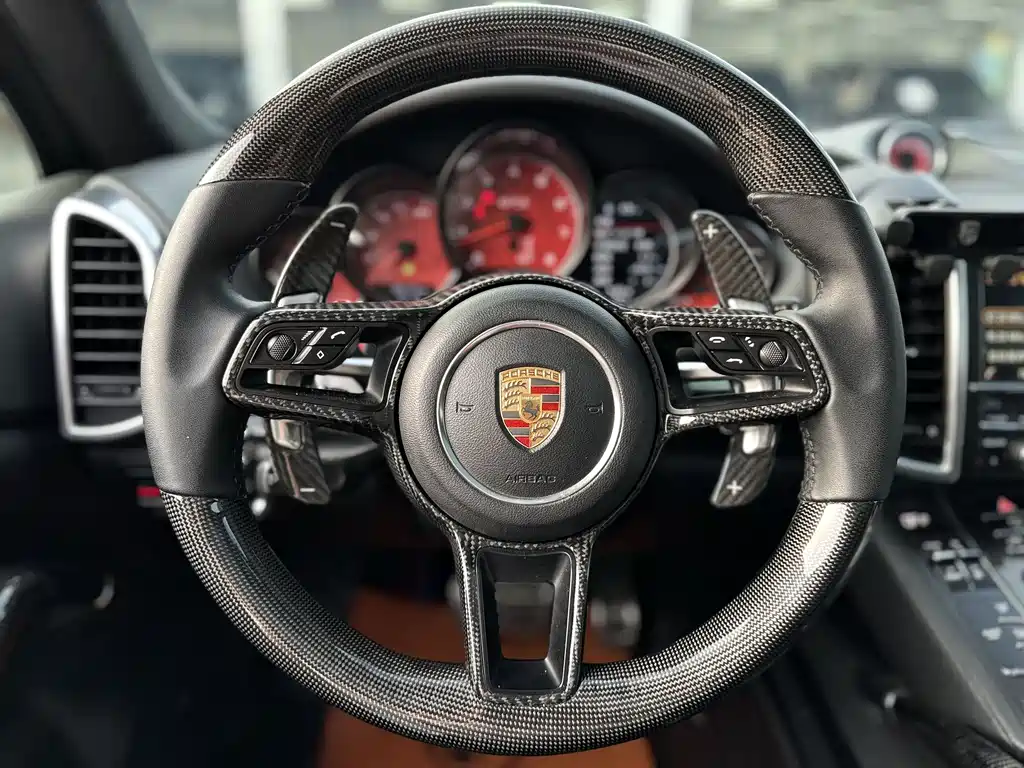 Porsche Cayenne 2015 — фото 11