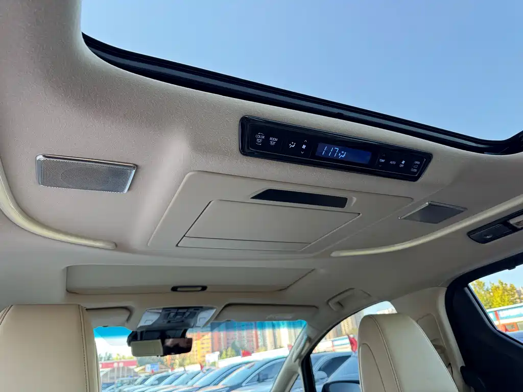Toyota Alphard 2021 — фото 11