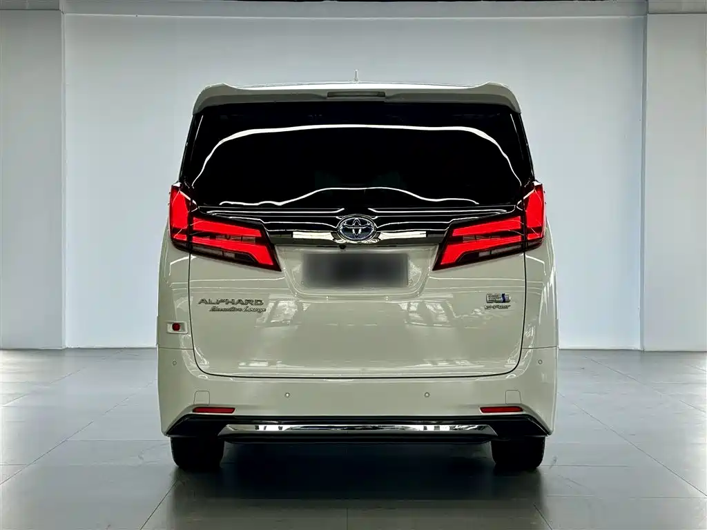 Toyota Alphard 2023 — фото 8