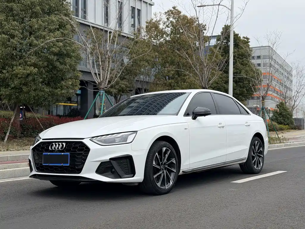 Audi A4L 2023 — фото 1